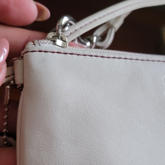 Coach White Leather Embossed Wristlet Y2K Vintage Bag - Picture 7 of 16